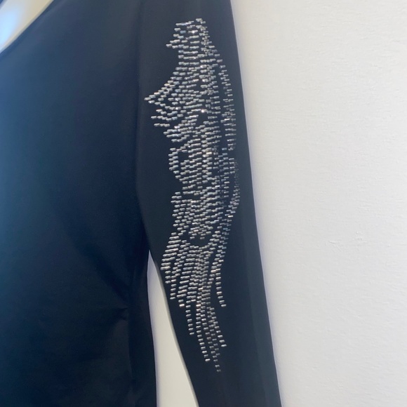 Black top with Rhinestone wings on sleeves Sz L - Picture 4 of 6